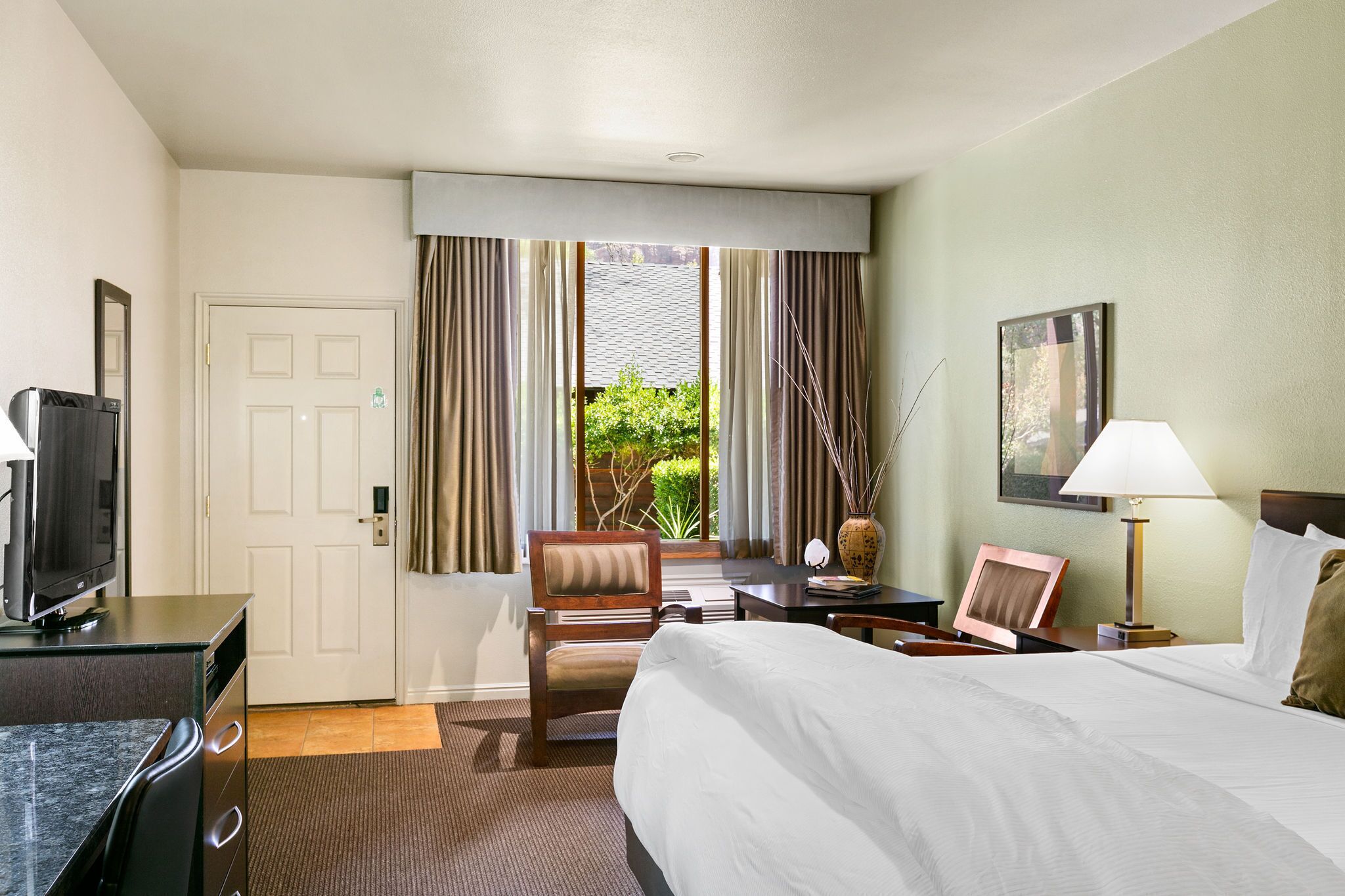 King Terrace | Italialaiset Frette-lakanat, ylelliset vuodevaatteet, untuvapeitot