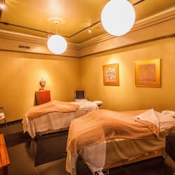 Couples treatment rooms, hot tub, body treatments, aromatherapy