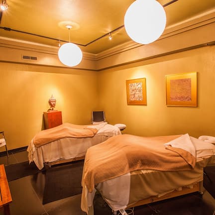 Couples treatment rooms, hot tub, body treatments, aromatherapy