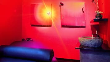 Espace de soins pour les couples, bain à remous, soins corporels