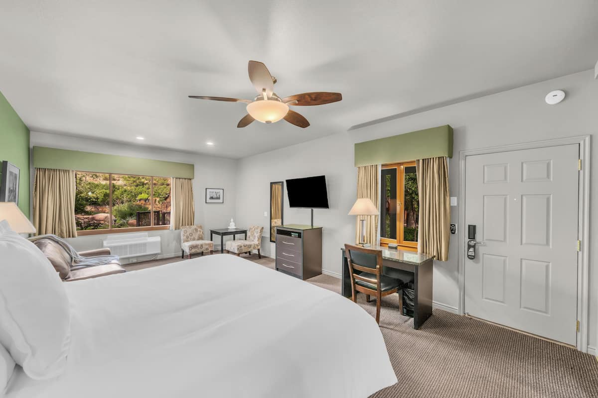 Premium Single Room, 1 King Bed with Sofa bed, Mountain View, Courtyard Area | 1 bedroom, Frette Italian sheets, premium bedding, down comforters