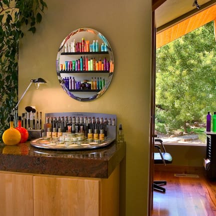 Couples treatment rooms, hot tub, body treatments, aromatherapy