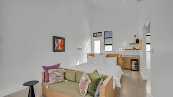 1 bedroom, Frette Italian sheets, premium bedding, down comforters