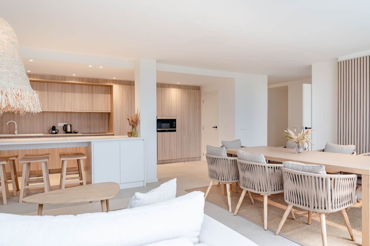 Family Apartment, 4 Bedrooms | Living area