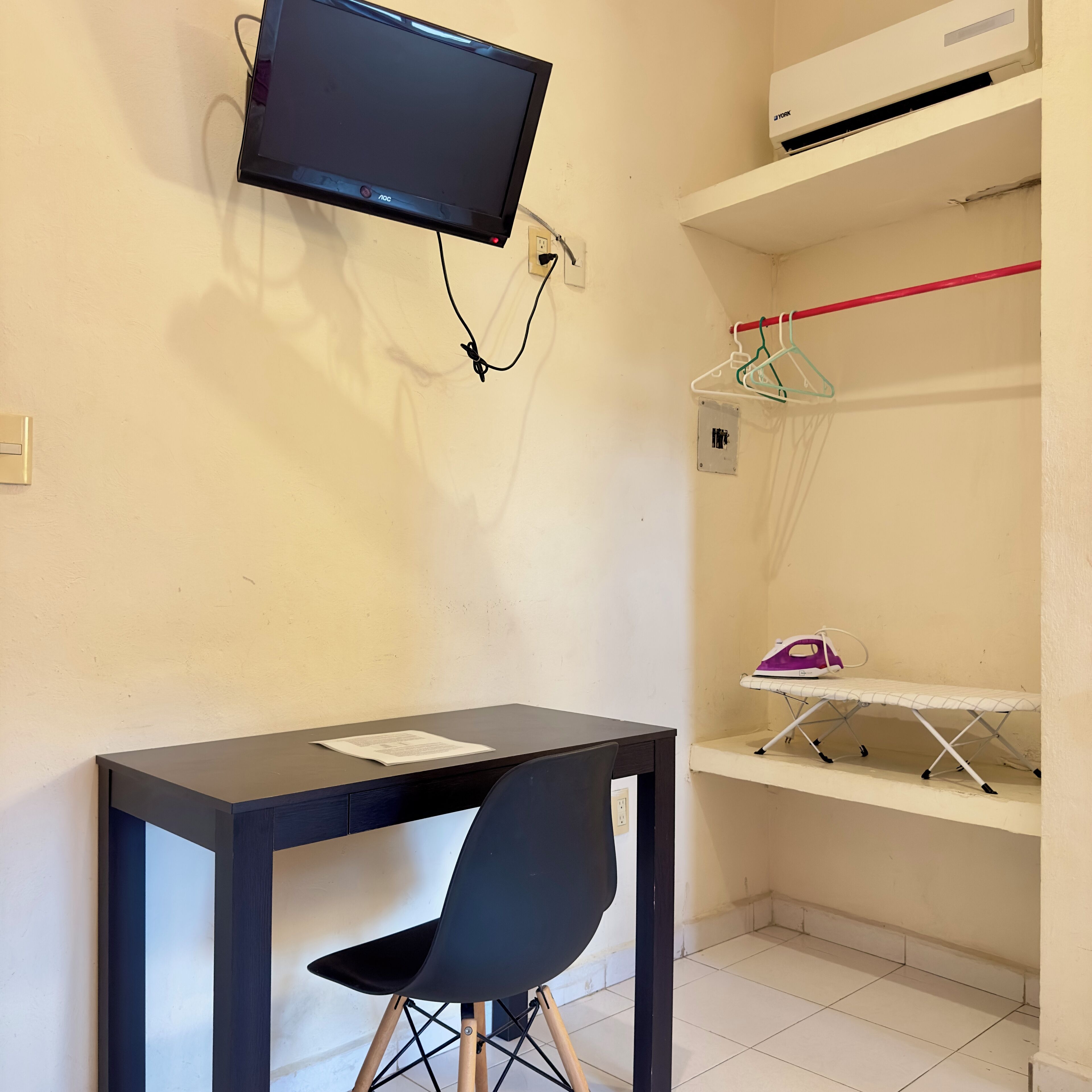 Standard Room, 1 Queen Bed, Air conditioning | Down comforters, blackout drapes, free WiFi, bed sheets