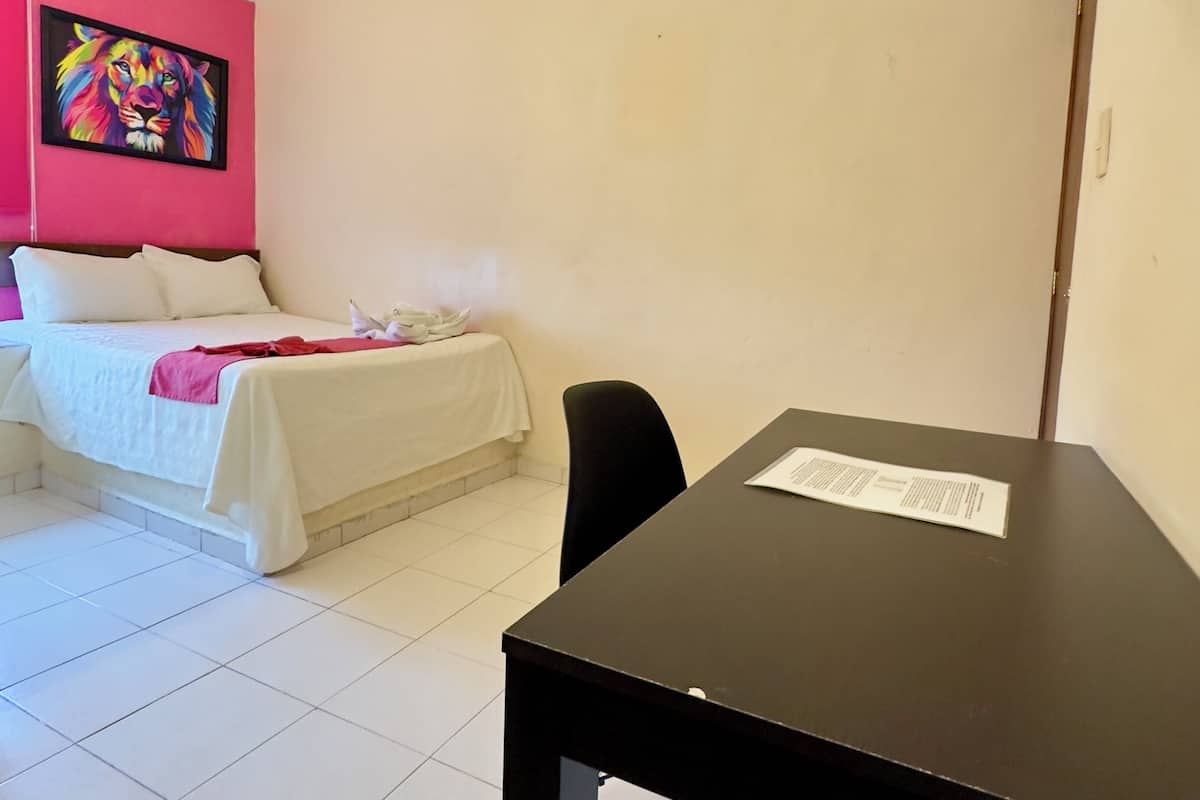 Standard Room, 1 Queen Bed, Air conditioning