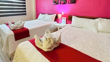 Familierom, 1 soverom | Dundyner, blendingsgardiner, strykejern/-brett og wi-fi (inkludert)