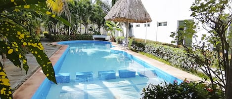 Kolam renang terbuka