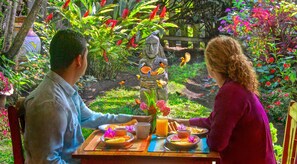 Petit déjeuner complet compris tous les jours