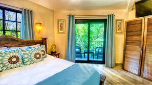 標準客房 (King Bed & Single Bed) | 高級寢具、客房內保險箱、獨特裝潢、布置獨特