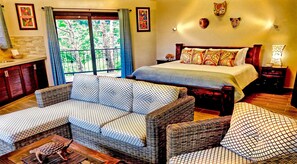 King Deluxe with Terrace | Ropa de cama de alta calidad y caja de seguridad en la habitación