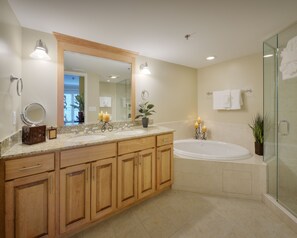 Suite, 2 Bedrooms | Bathroom | Hair dryer, towels, soap, shampoo