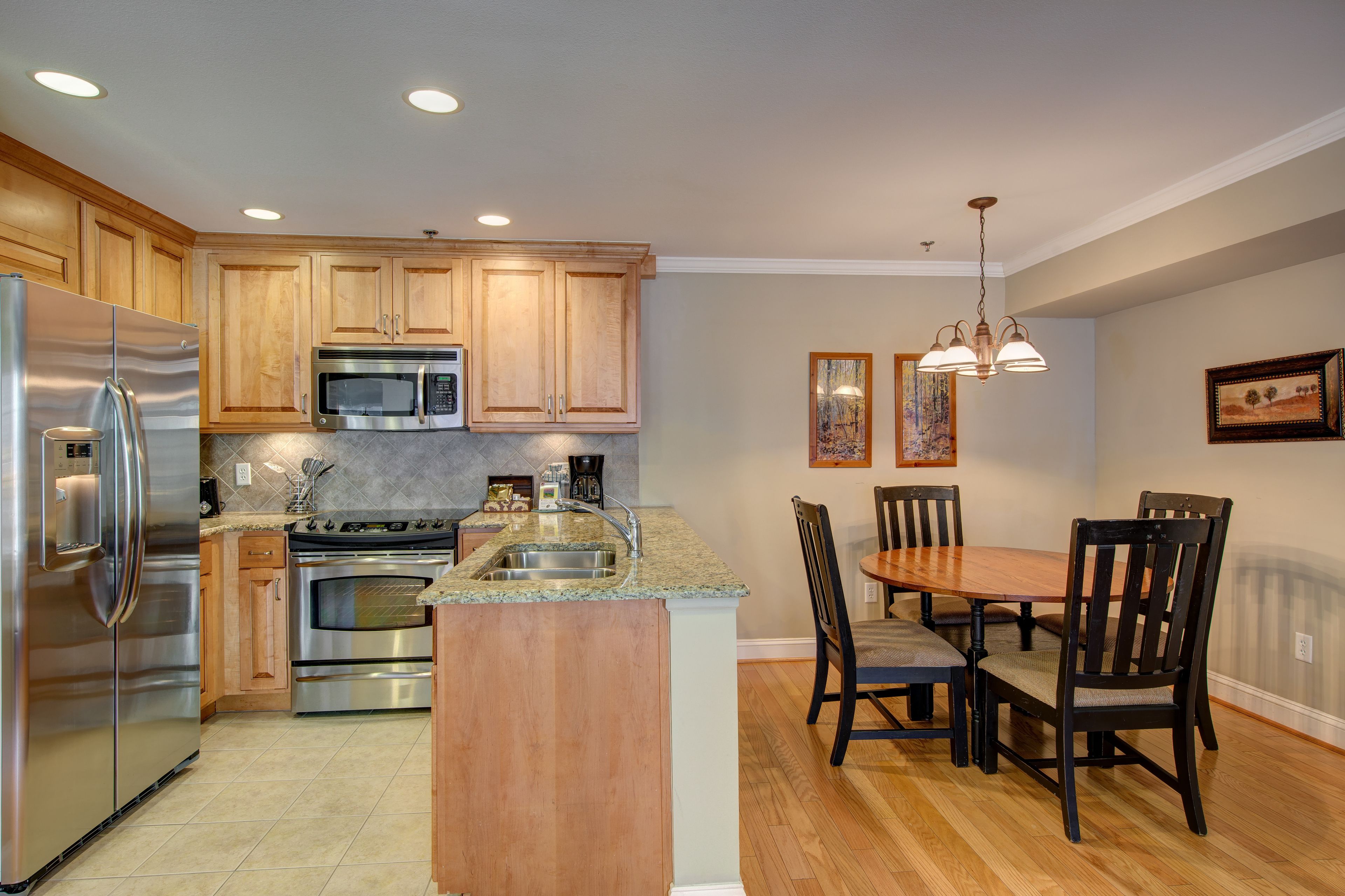 signature suite, 2 bedrooms | private kitchen | coffee/tea maker