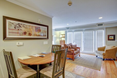 The Residences at Biltmore - Image 35
