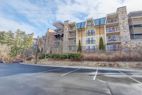 The Residences at Biltmore - Image 32