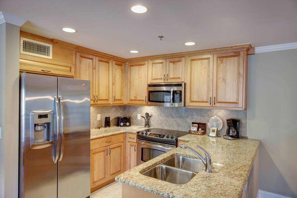 suite, 3 bedrooms | private kitchen | coffee/tea maker