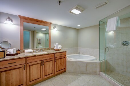 The Residences at Biltmore - Image 36
