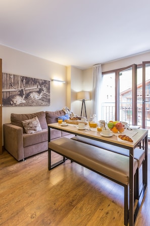 Apartment, 1 Bedroom (4 personas) | Living area