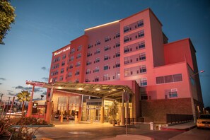 Front of property - evening/night - Hyatt Place Tijuana (Tijuana)