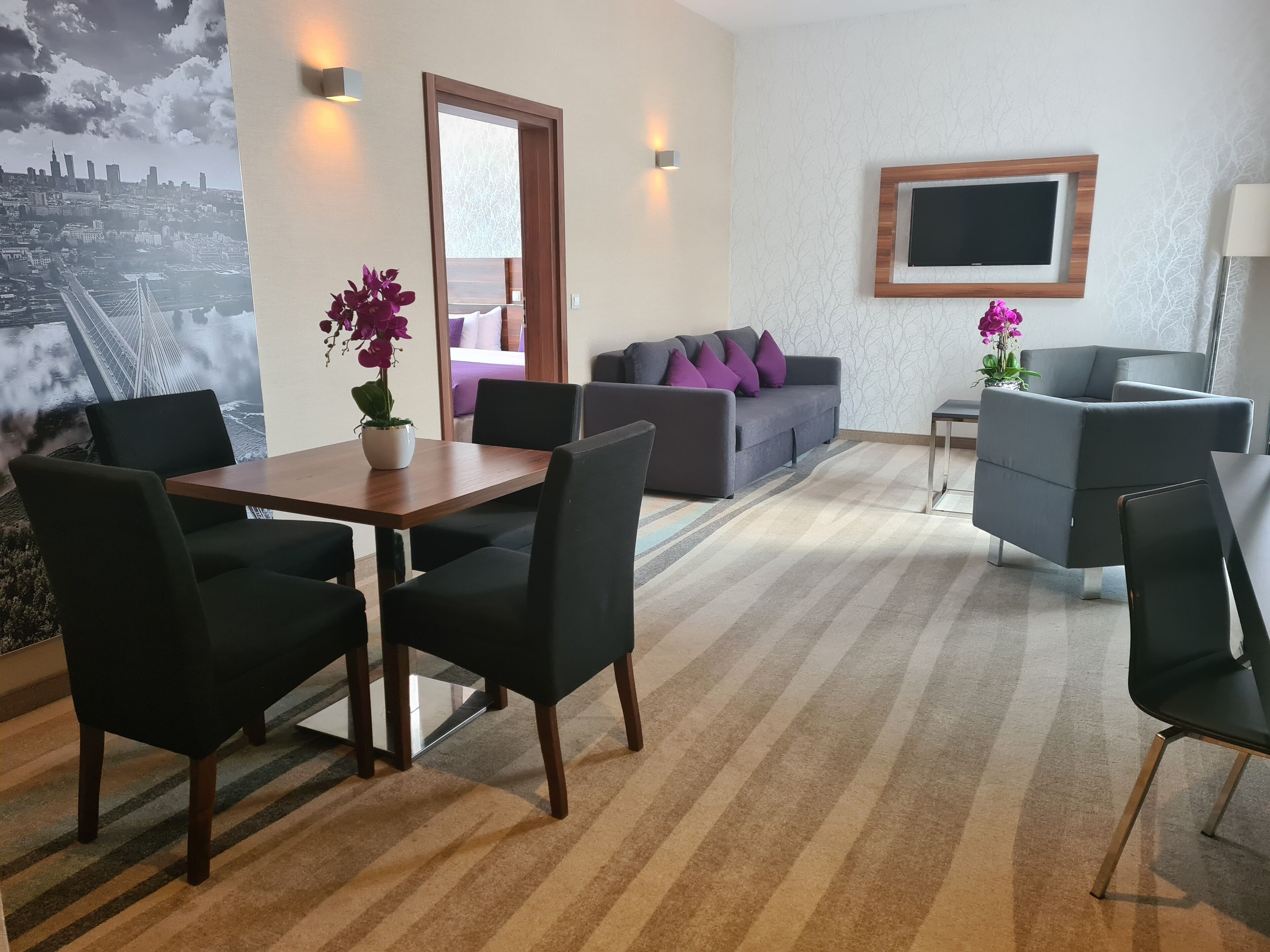 suite | premium bedding, in-room safe, desk, soundproofing