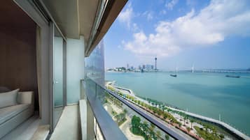 Hochwertige Bettwaren, Minibar, Zimmersafe, Schreibtisch