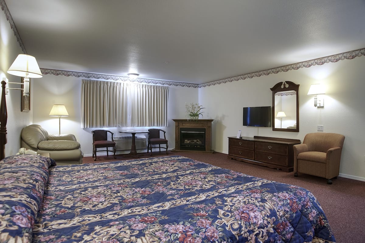 room, 1 king bed, refrigerator & microwave | 2 bedrooms, iron/ironing board, free wifi, bed sheets