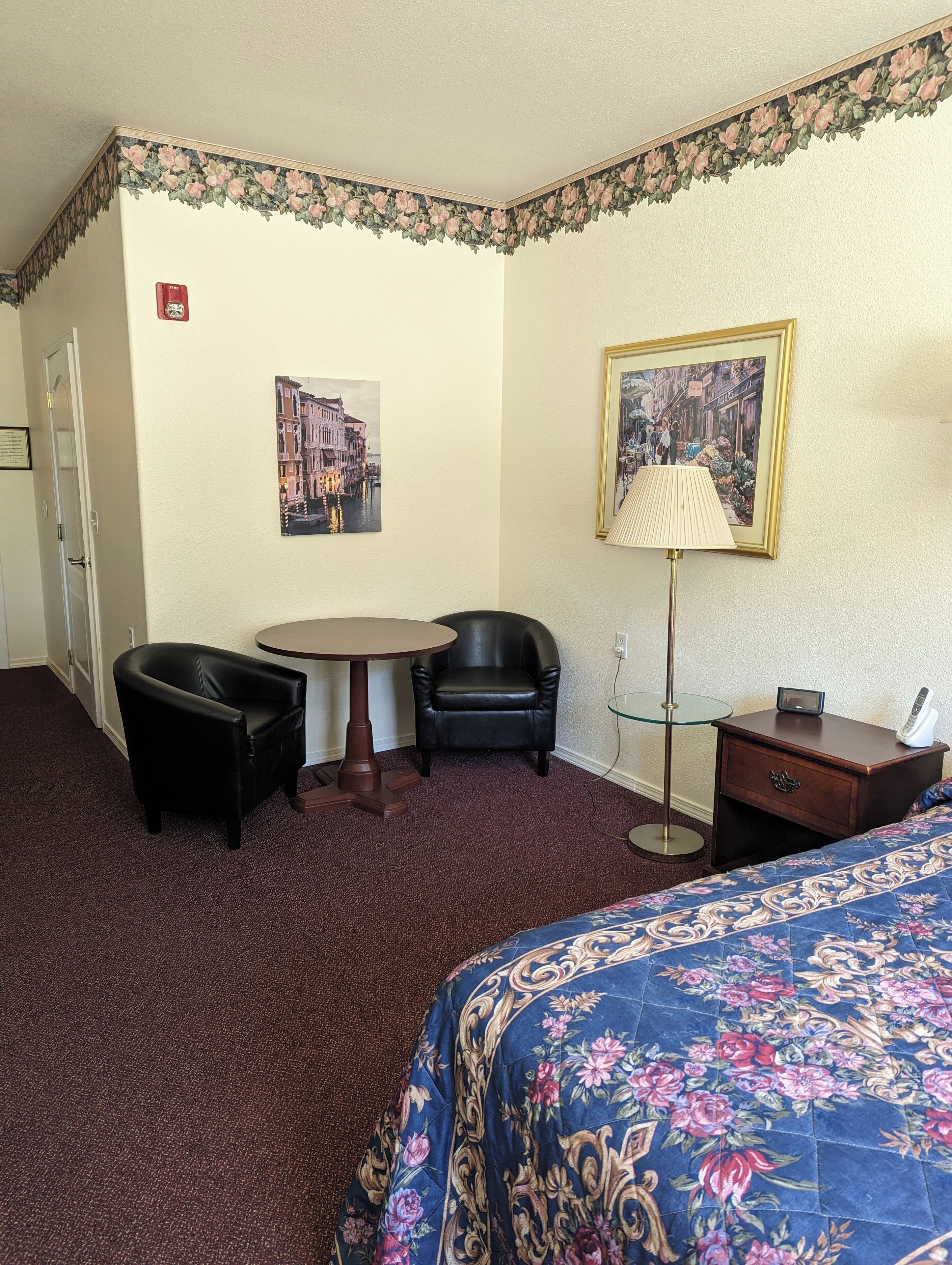 standard room, 1 king bed, refrigerator & microwave | 2 bedrooms, iron/ironing board, free wifi, bed sheets