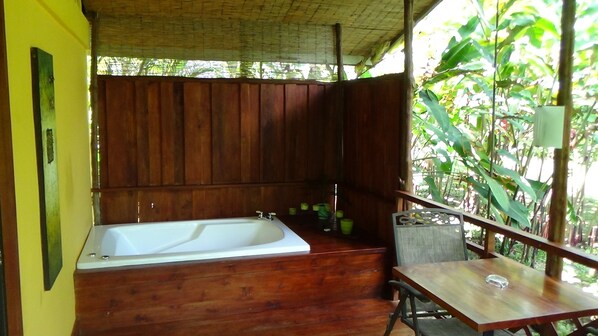 Chalet, 1 Katil Ratu (Queen) (Cedro) | Teres/patio