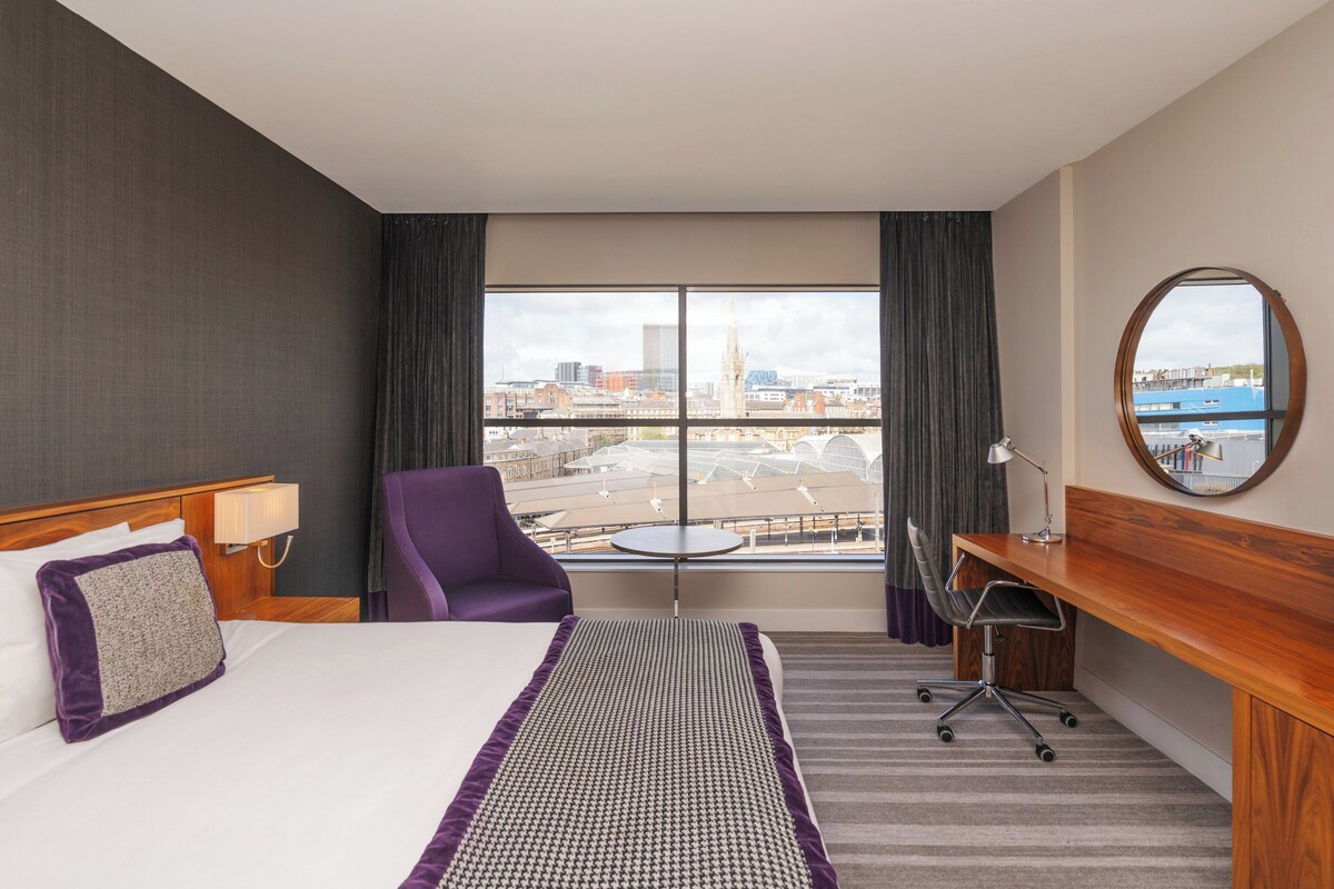 Standaard kamer, 1 queensize bed, toegang tot de clublounge | Lakens van Egyptisch katoen, luxe beddengoed, een minibar