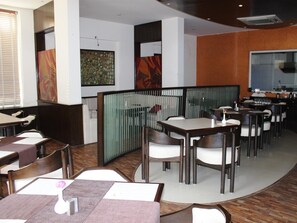 Dining - Inderlok Hotel (Dehradun)