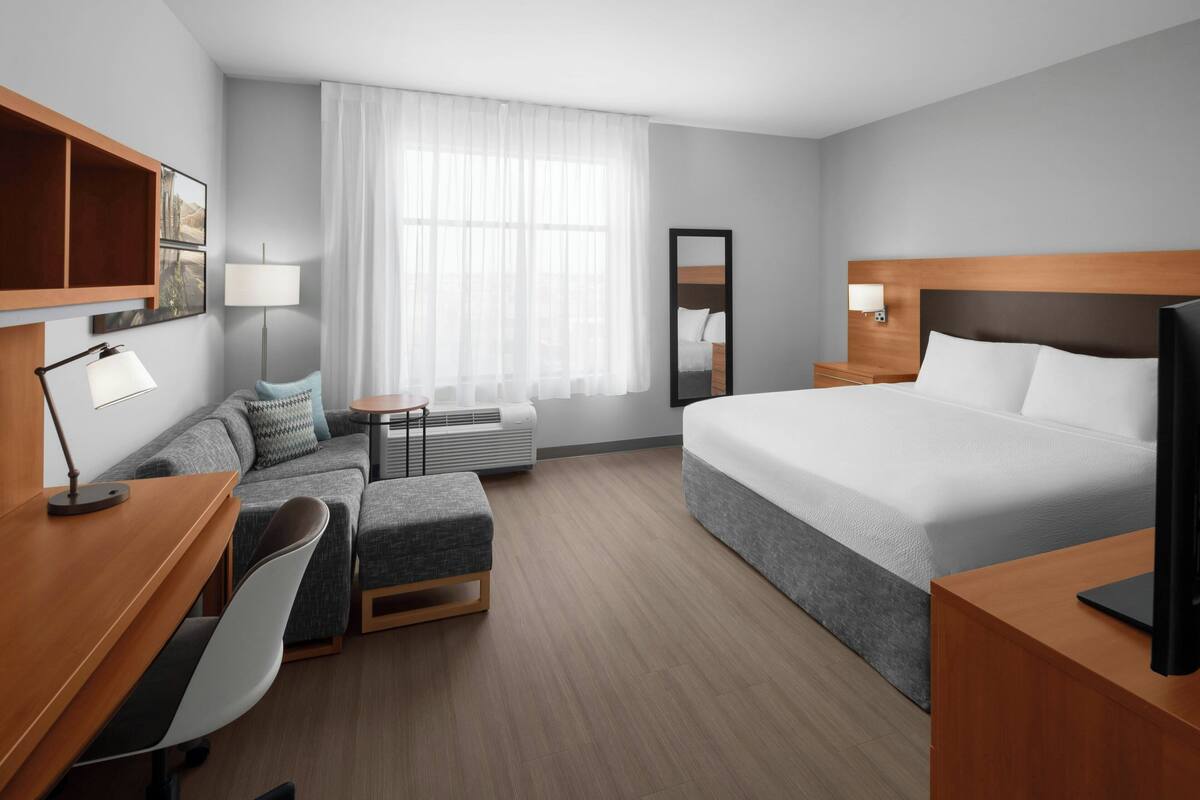 Estudio, 1 cama de matrimonio grande con sofá cama, no fumadores | Espacio para trabajar con un portátil y cortinas opacas