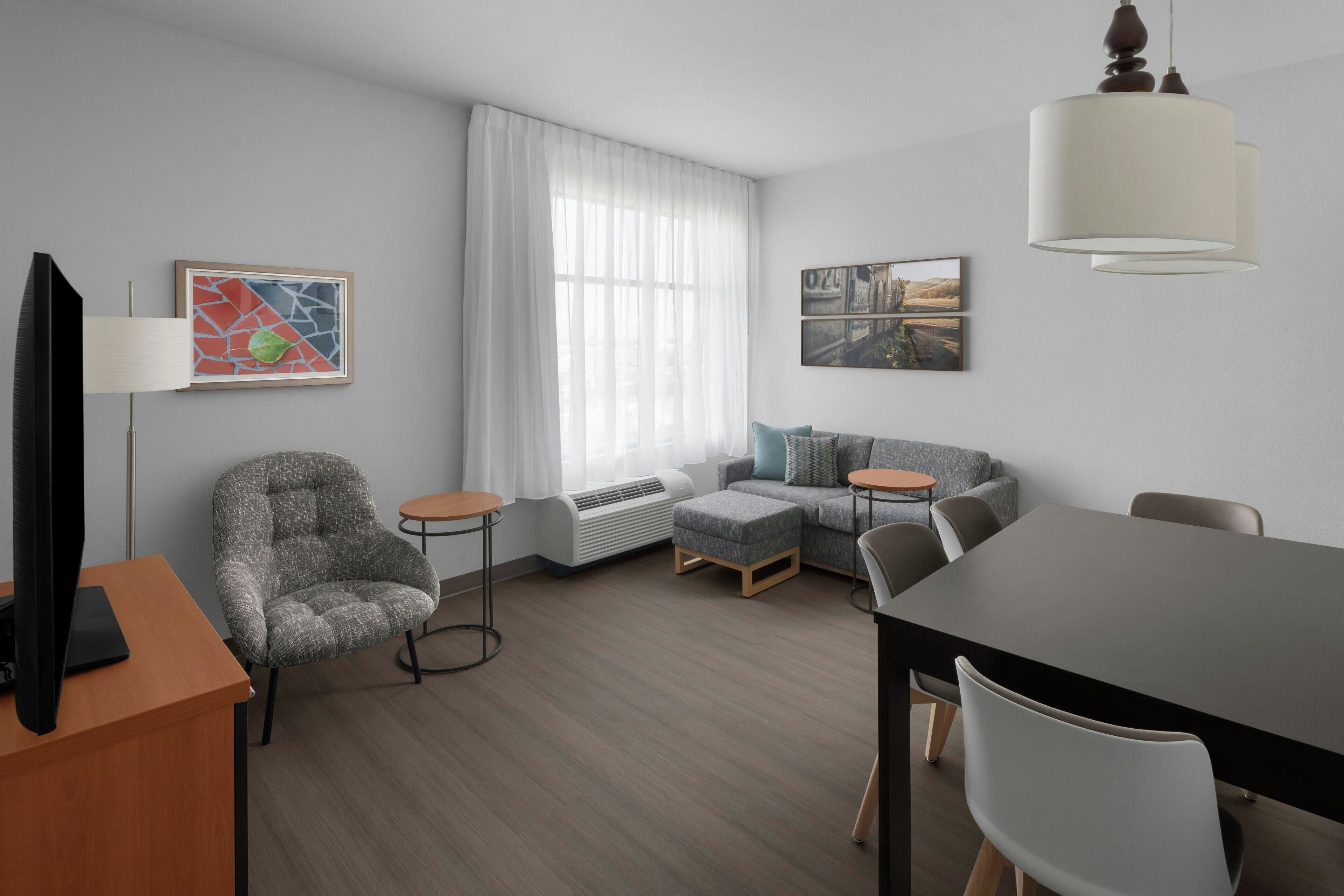 ทีวีจอแบน 46 นิ้ว พร้อมช่องดาวเทียม, ทีวี