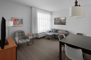 46-英寸纯平电视 （配备卫星频道）、电视