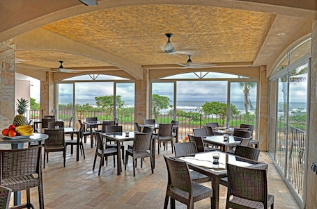 Desayuno completo incluido todos los días . Hotel Tramonto