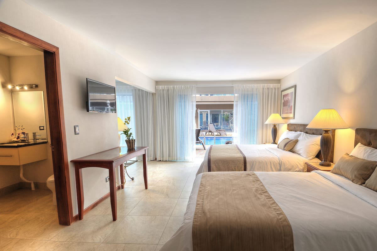 غرفة سوبيريور | أغطية فراش متميزة وخزنة داخل الغرفة ومكتب وواي فاي مجانًا