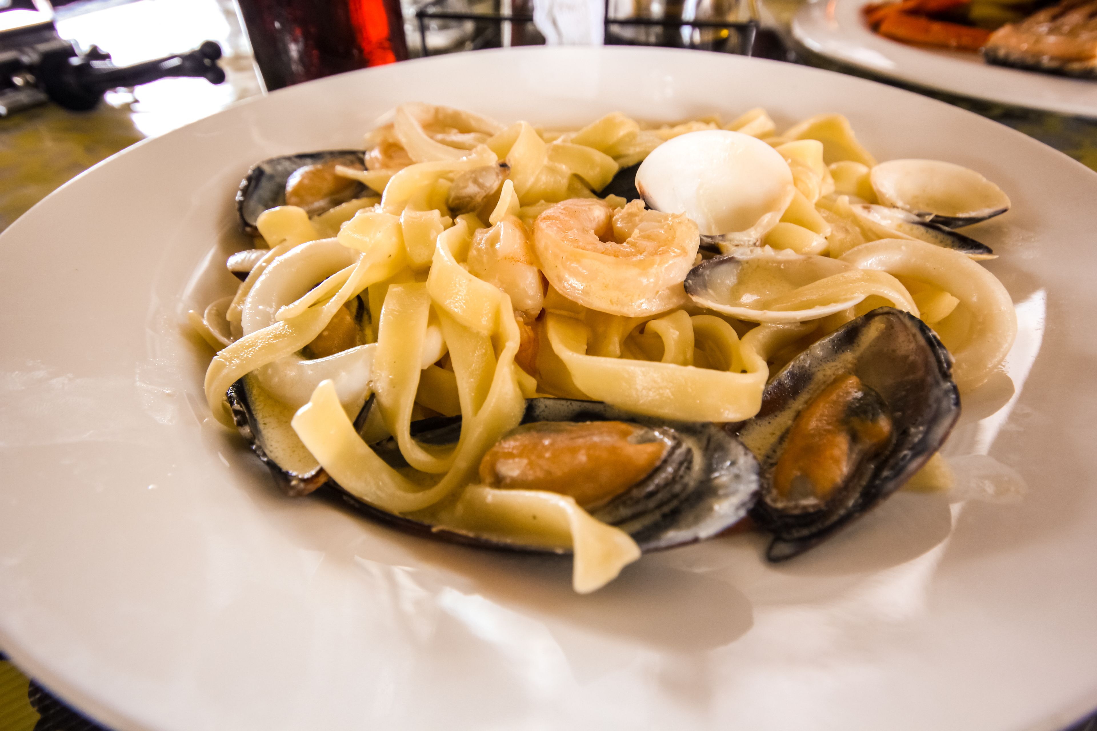 breakfast, lunch, dinner served; international cuisine