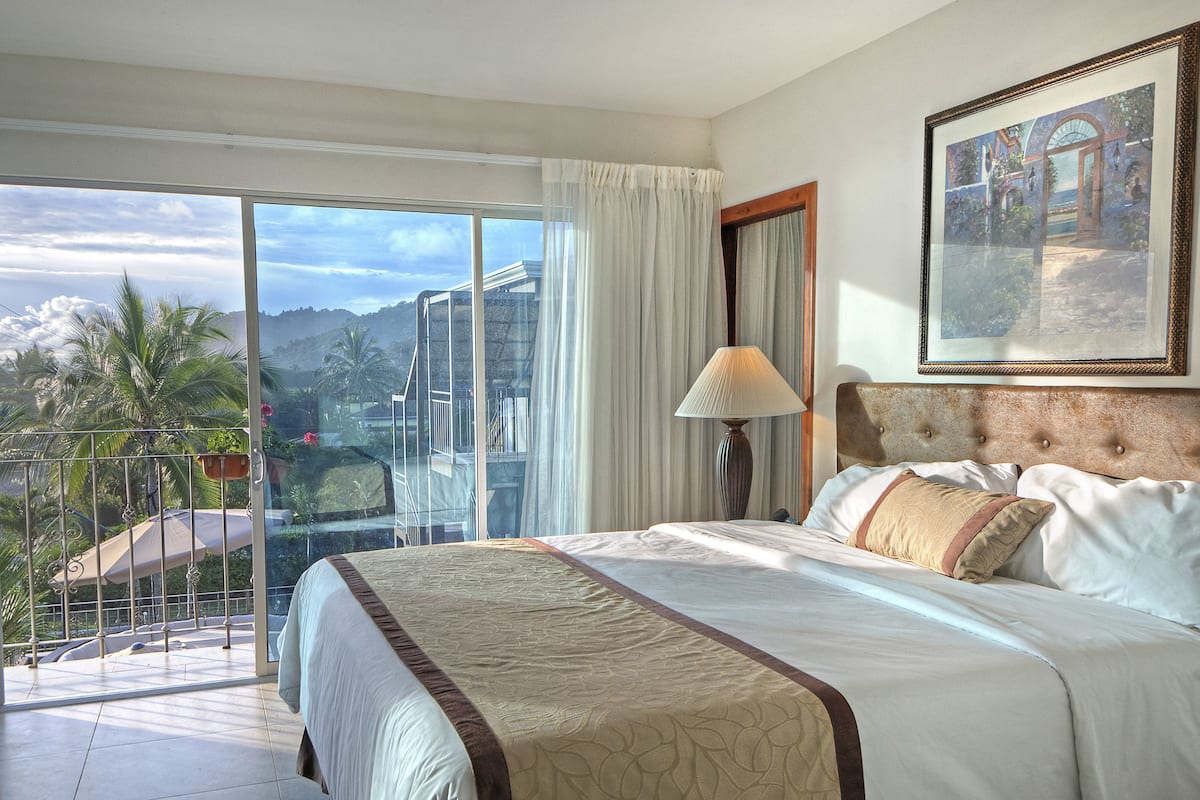 Suite | Premium bedding, in-room safe, desk, free WiFi