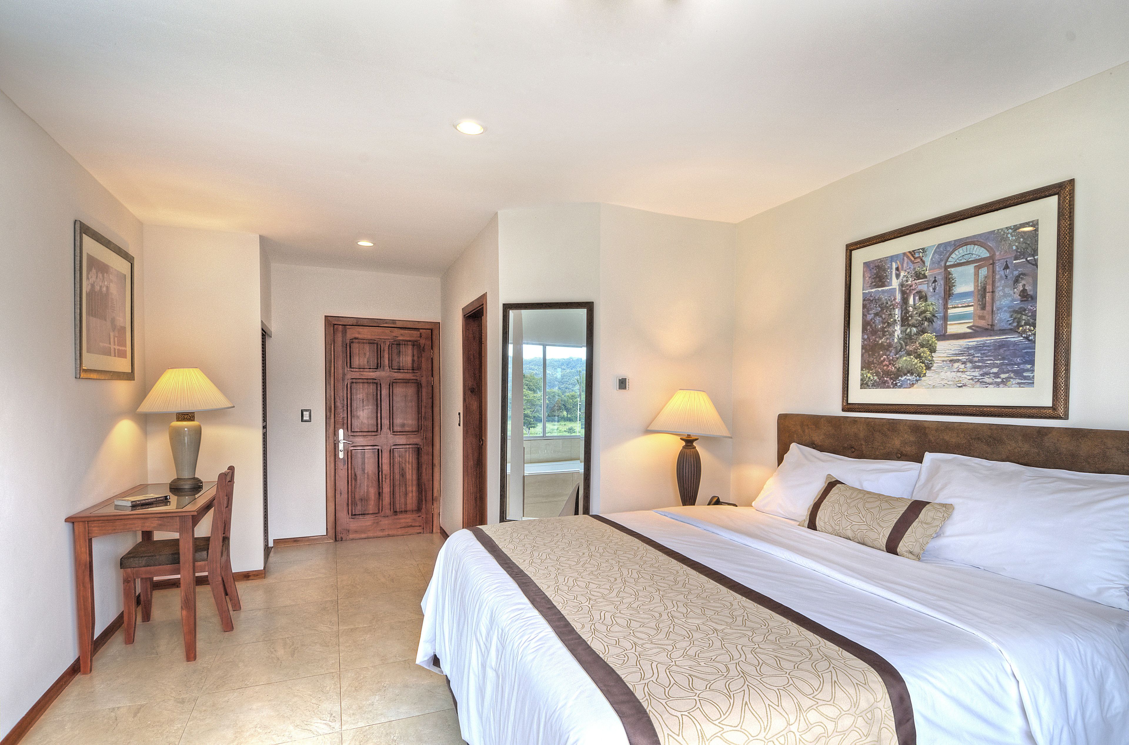 suite | premium bedding, in-room safe, desk, free wifi