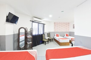 Family Suite | Meja, seterika/papan seterika, Wi-fi percuma, cadar katil