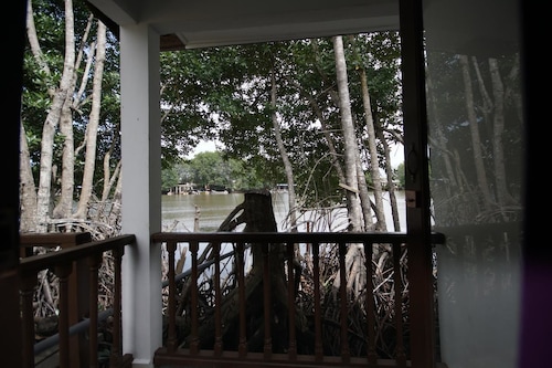 Noor Arfa River Chalet