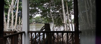 Noor Arfa River Chalet