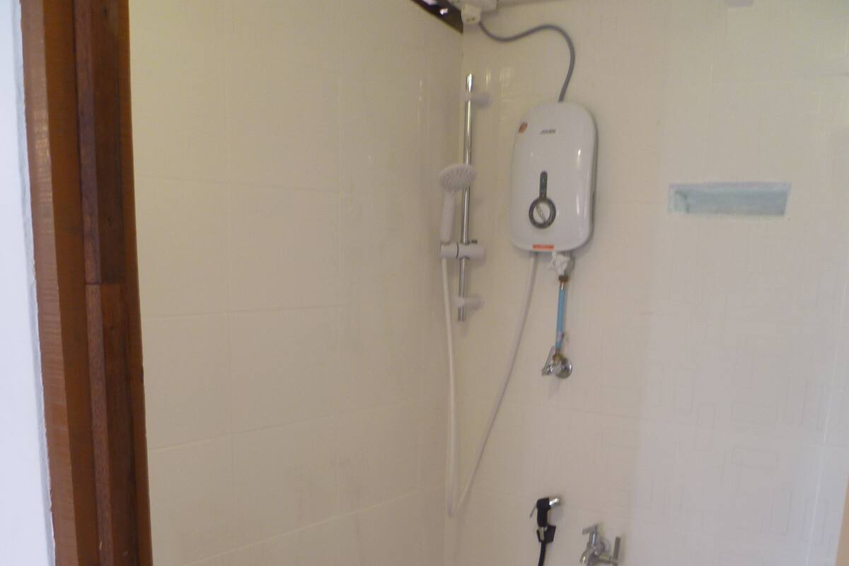 Chalet (NACC Chalet) | Douche de la salle de bain