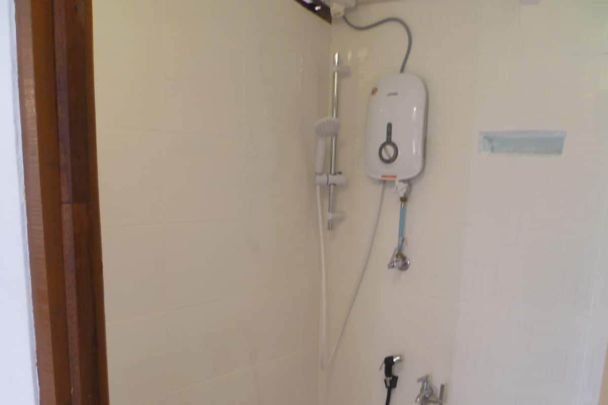 Chalet (NACC Chalet) | Bathroom shower