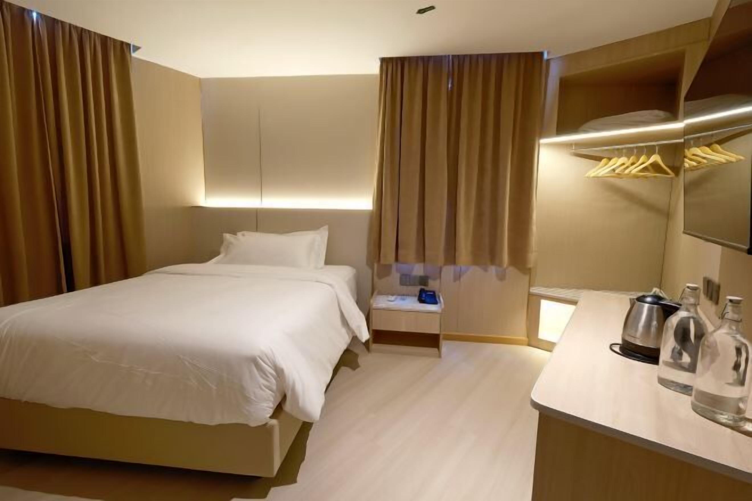 Bureau, chambres insonorisées, fer et planche à repasser, Wi-Fi gratuit