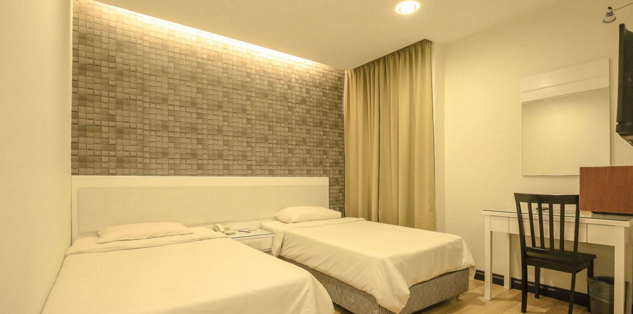 Desk, soundproofing, iron/ironing board, free WiFi