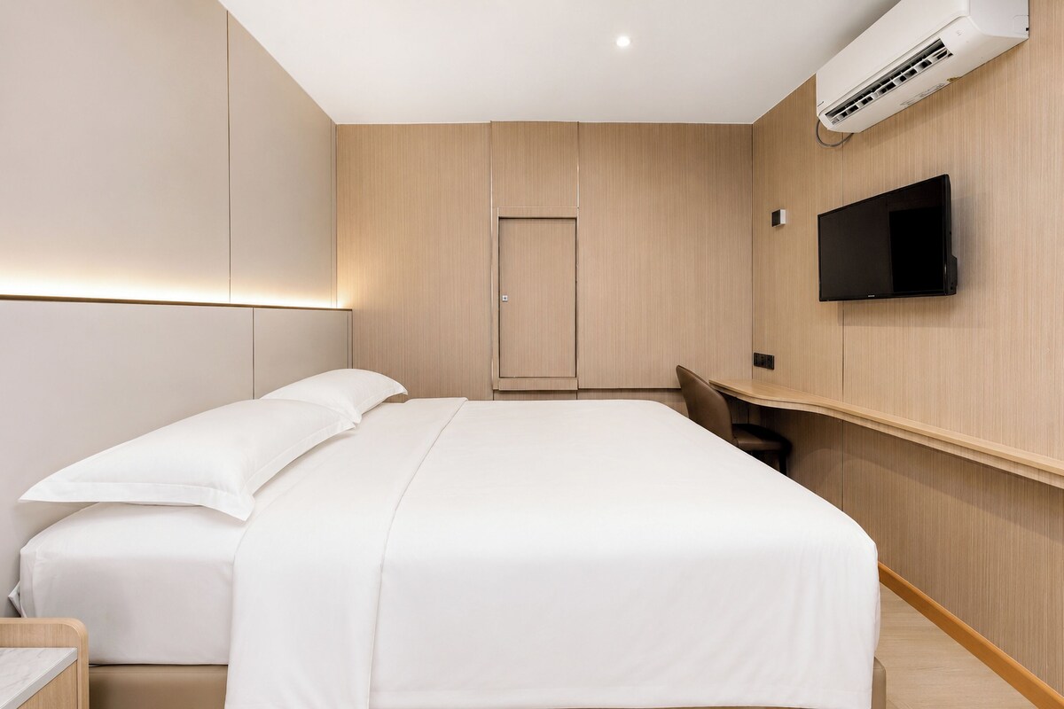 Kamar Double Superior | Meja kerja, kedap suara, setrika/meja setrika, dan Wi-Fi gratis