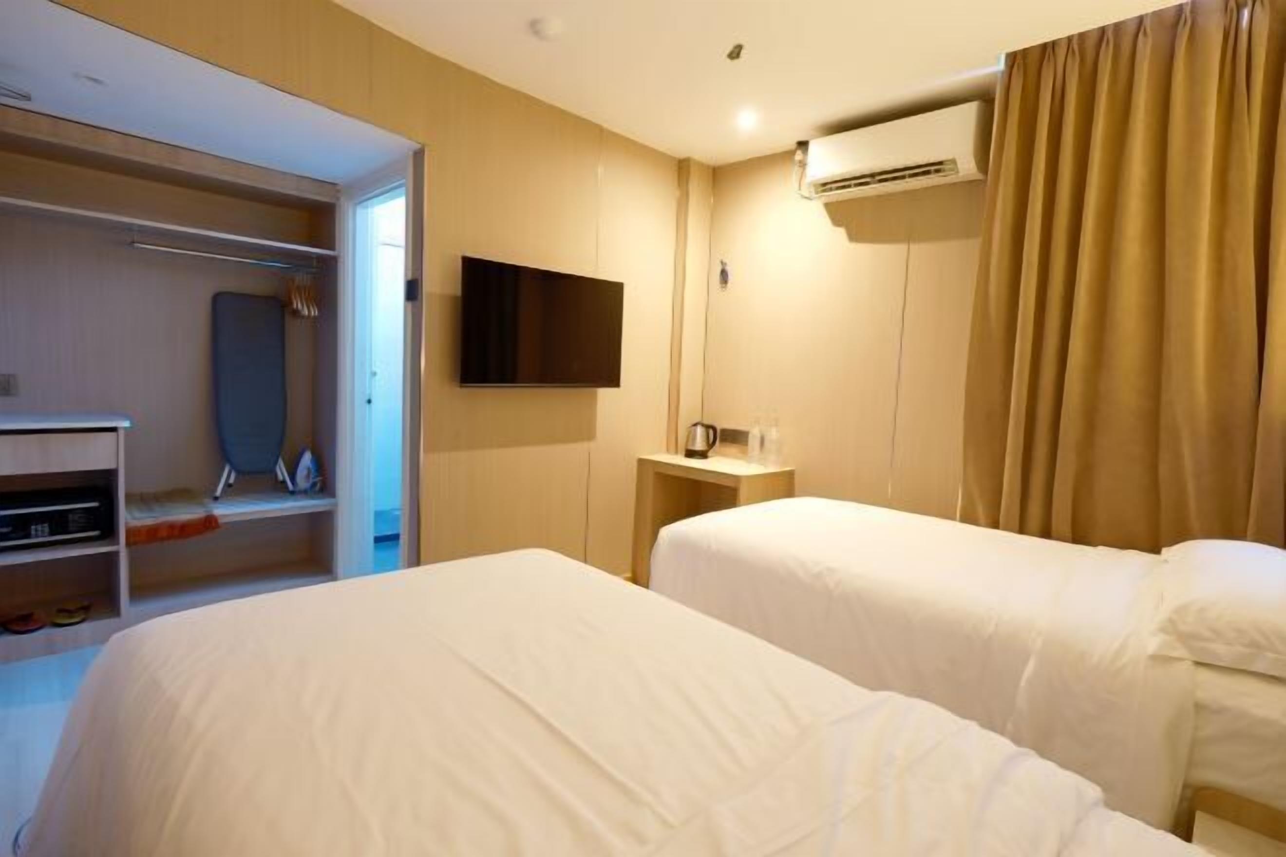 Bureau, chambres insonorisées, fer et planche à repasser, Wi-Fi gratuit