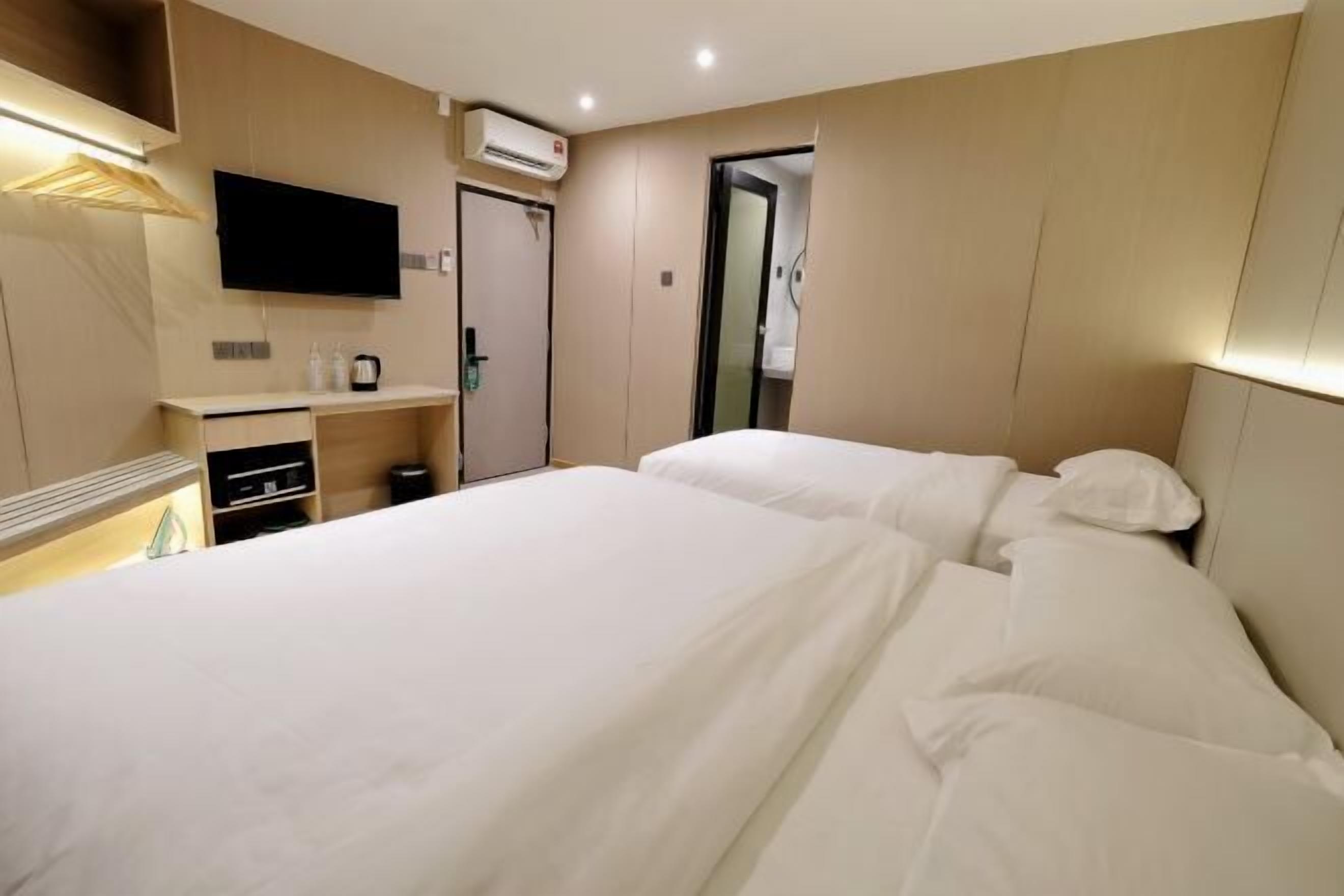 Bureau, chambres insonorisées, fer et planche à repasser, Wi-Fi gratuit