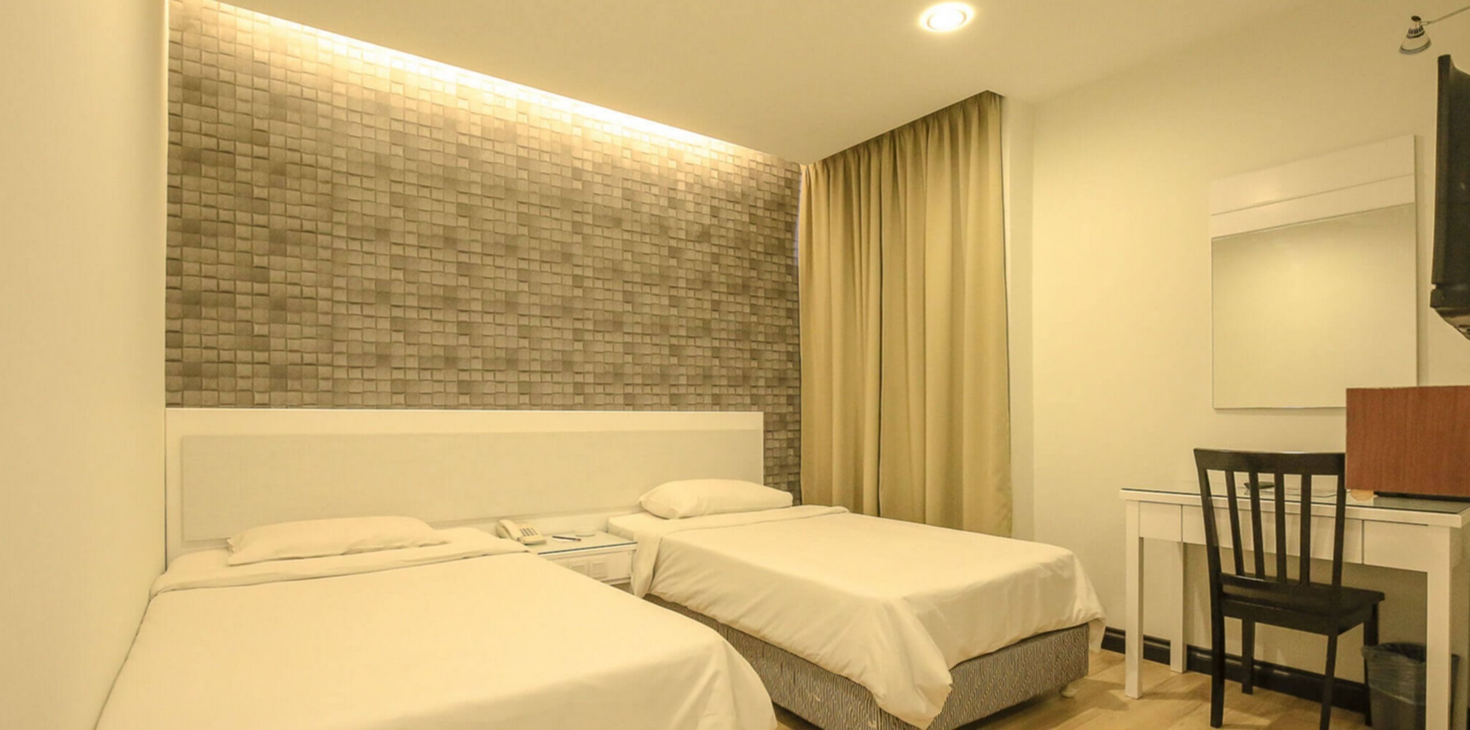 Desk, soundproofing, iron/ironing board, free WiFi