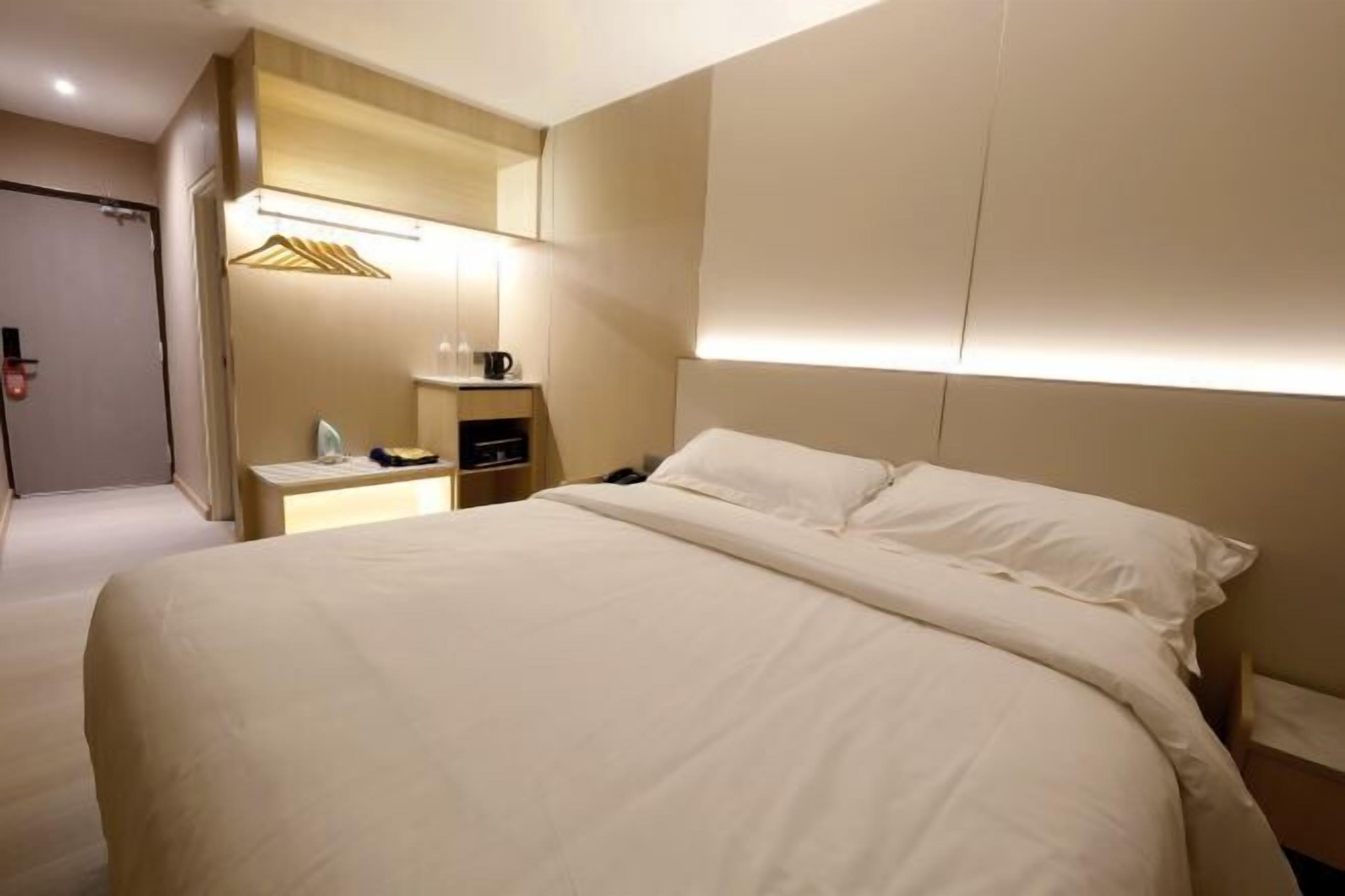 Bureau, chambres insonorisées, fer et planche à repasser, Wi-Fi gratuit